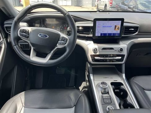 Used 2023 Ford Explorer XLT w/ Equipment Group 202A AWD/4WD image 17