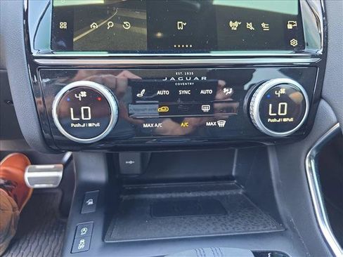 Certified 2024 Jaguar E-PACE R-Dynamic SE AWD/4WD image 22