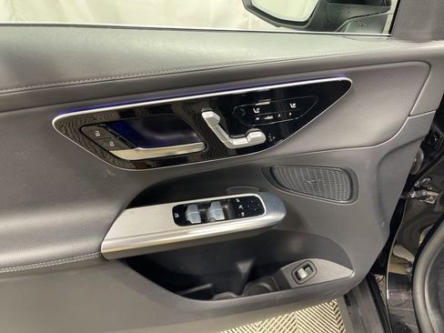 Used 2024 Mercedes-Benz GLC 300 4MATIC image 17