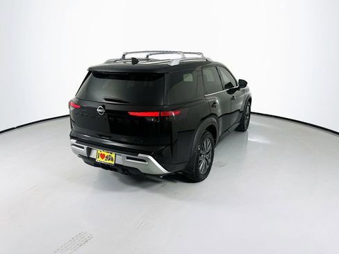 Used 2024 Nissan Pathfinder SL w/ SL Premium Package image 9