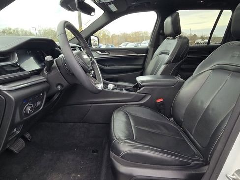 Used 2022 Jeep Grand Cherokee Overland image 15