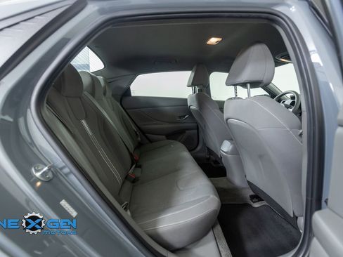 Used 2021 Hyundai Elantra SEL image 34