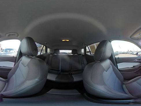 Used 2025 Chevrolet Trax LT w/ LT Convenience Package FWD image 41