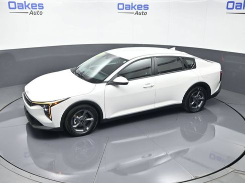 New 2025 Kia K4 FWD image 47