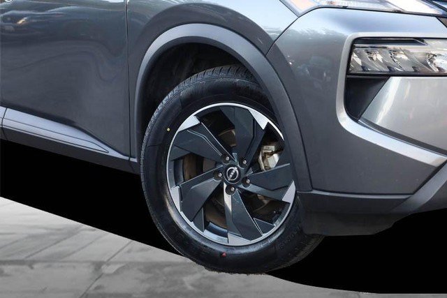 Certified 2024 Nissan Rogue SV AWD/4WD image 3