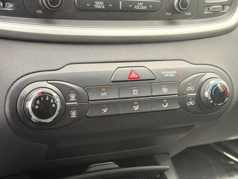 Used 2016 Kia Sorento FWD image 5