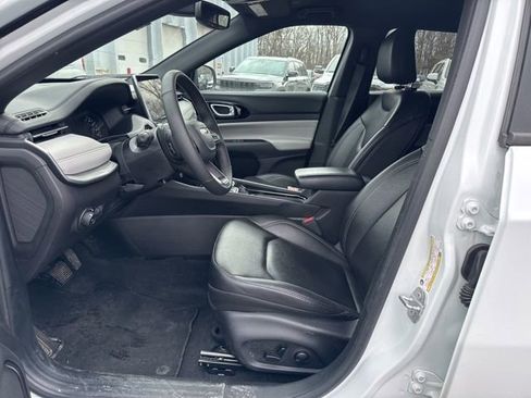 Used 2025 Jeep Compass Limited image 12