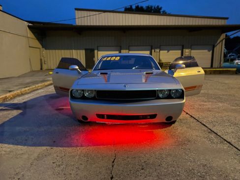 Used 2010 Dodge Challenger SE RWD image 15