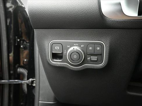 Certified 2025 Mercedes-Benz GLB 250 4MATIC image 18