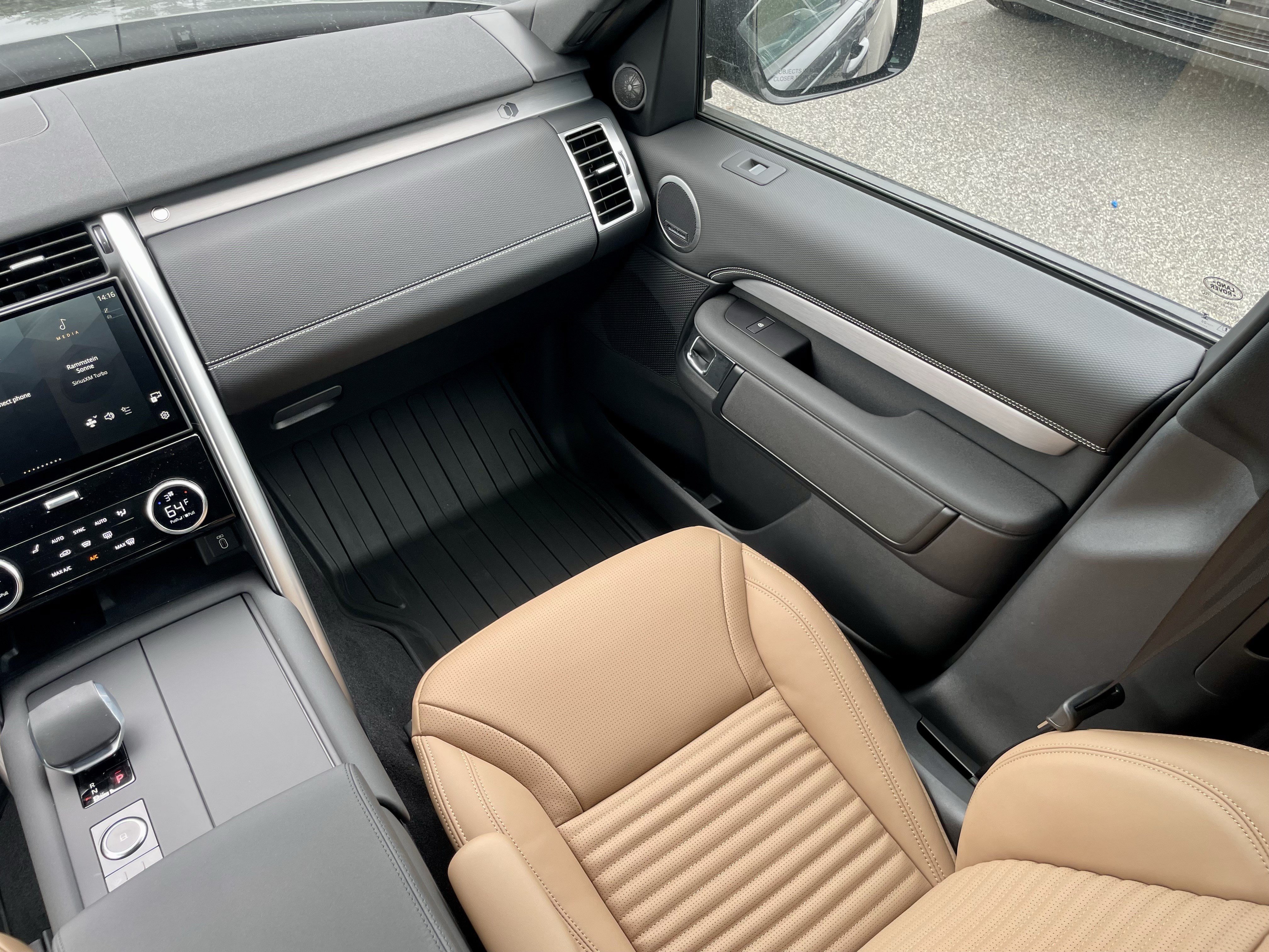 New 2026 Land Rover Discovery Limited Edition AWD/4WD image 18