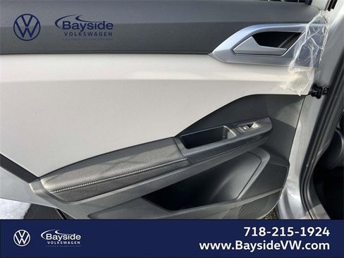 New 2026 Volkswagen Taos SE image 10