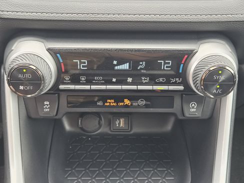 Used 2025 Toyota RAV4 XLE w/ Convenience Package FWD image 20