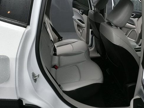 Used 2022 Jeep Compass Latitude image 14