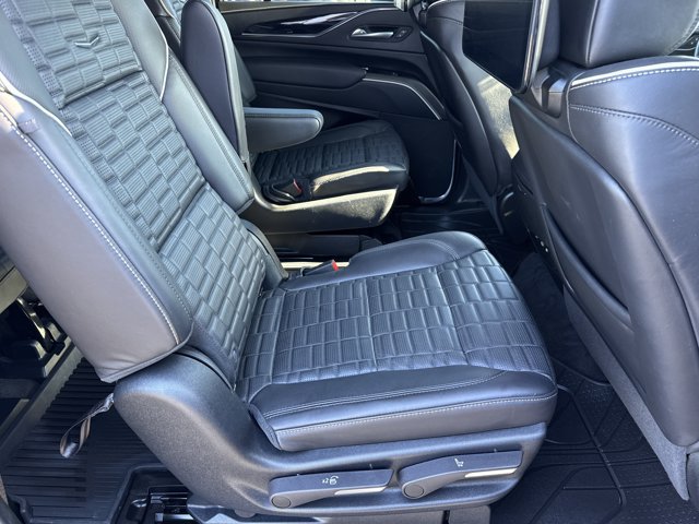 Used 2023 Cadillac Escalade ESV V AWD/4WD image 17