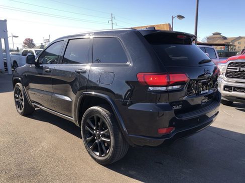 Used 2021 Jeep Grand Cherokee Laredo X image 4