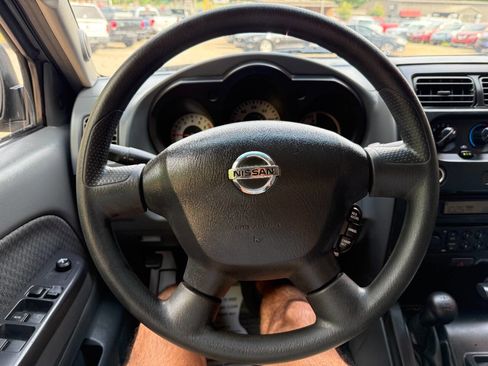 Used 2004 Nissan Xterra XE AWD/4WD image 26