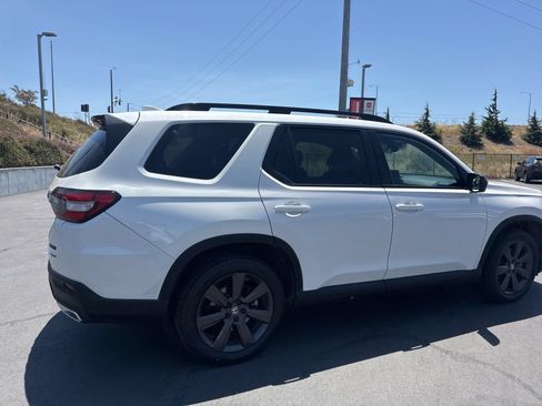 Used 2023 Honda Pilot Sport image 7