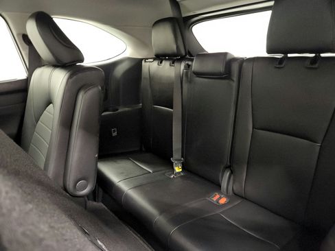 Used 2024 Toyota Highlander XLE FWD image 23