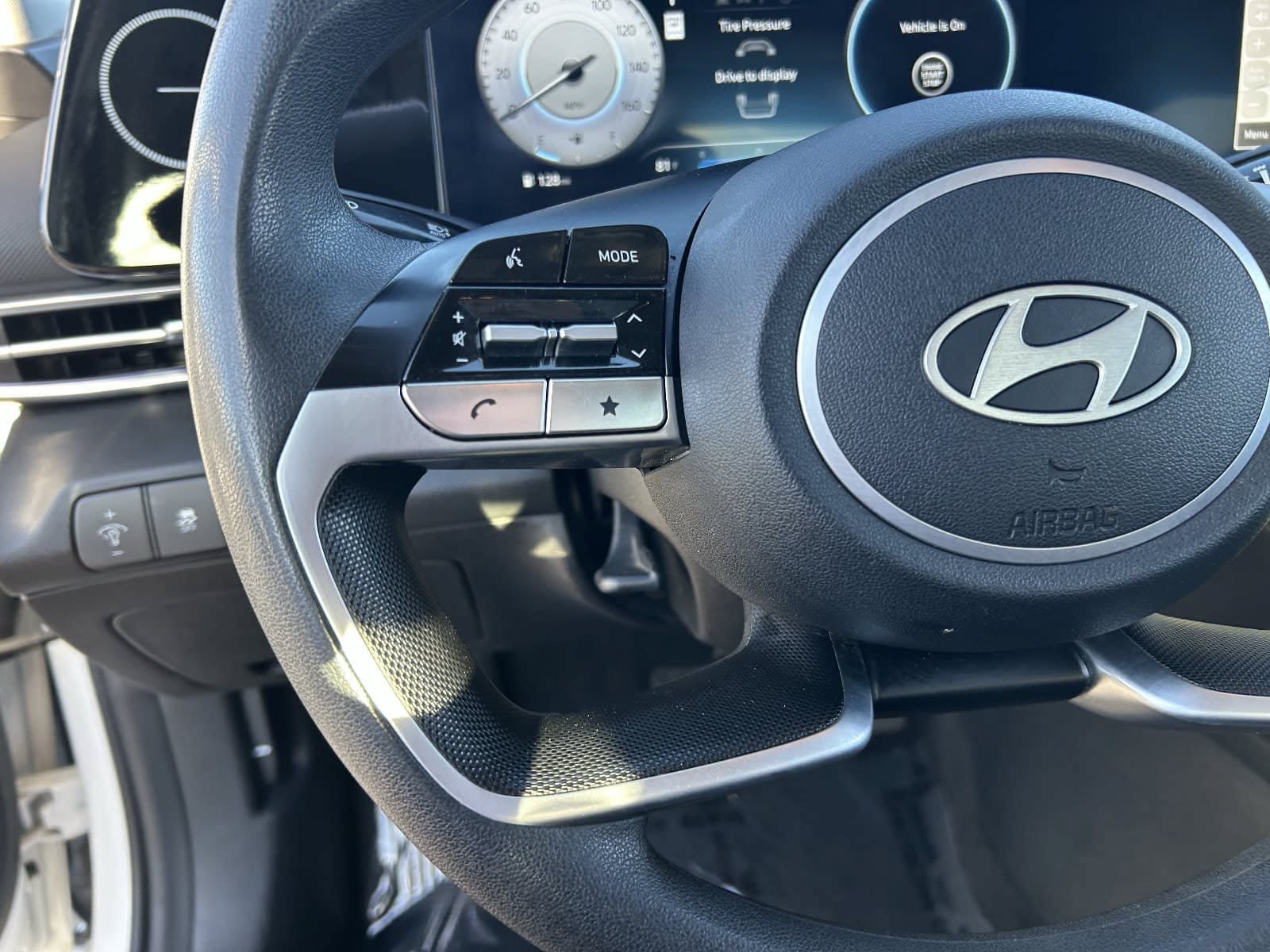Used 2024 Hyundai Elantra SEL FWD image 27