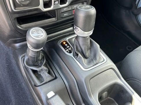 Used 2023 Jeep Wrangler Unlimited w/ Cold Weather Group AWD/4WD image 31