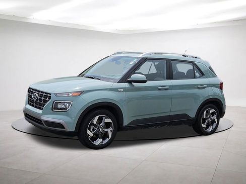 Used 2025 Hyundai Venue SEL FWD image 3