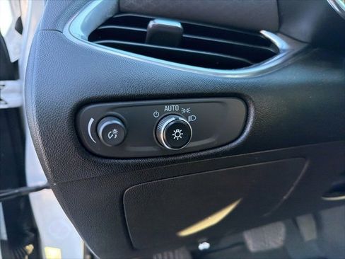 Used 2018 Chevrolet Malibu LT image 33