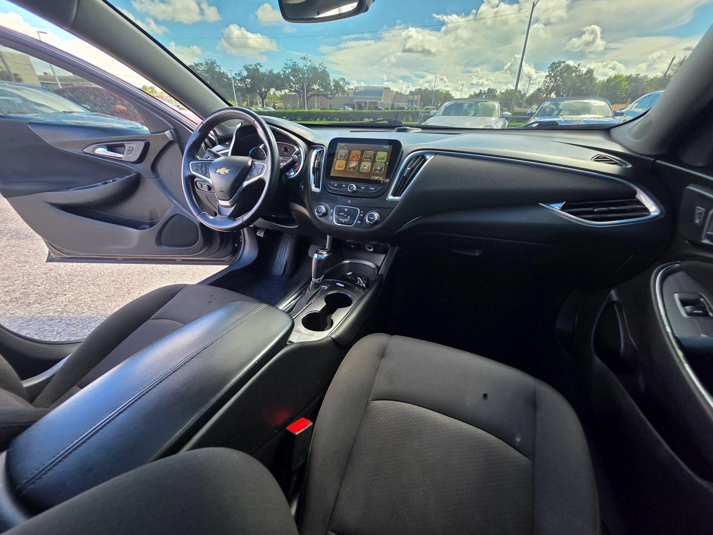 Used 2018 Chevrolet Malibu LT FWD image 17