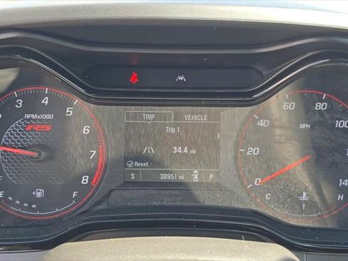 Used 2025 Chevrolet Trax RS w/ Sunroof Package FWD image 22