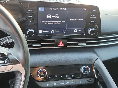 Certified 2022 Hyundai Elantra SEL w/ Convenience + Premium Package image 11