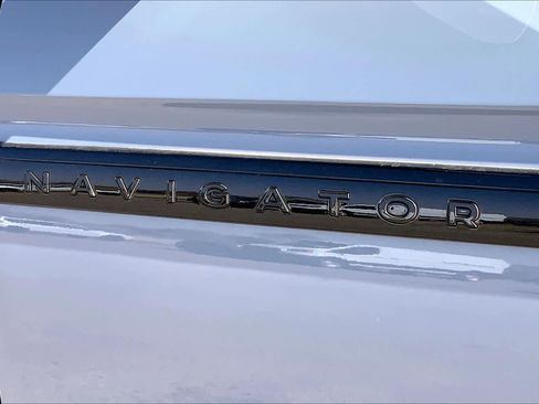 New 2026 Lincoln Navigator Reserve w/ Jet Appearance Package AWD/4WD image 15