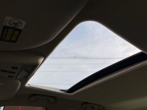 Used 2004 Lincoln Town Car Ultimate image 12