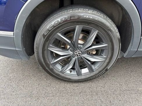 Used 2024 Volkswagen Tiguan SE FWD image 12