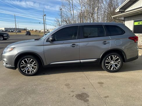 Used 2018 Mitsubishi Outlander ES image 4