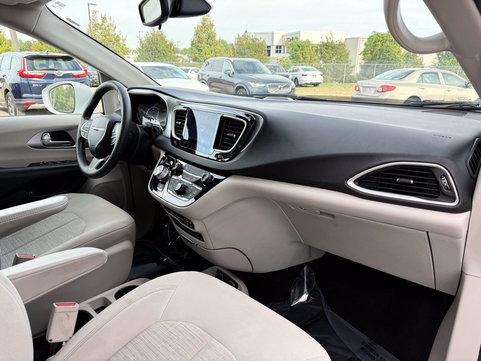 Used 2018 Chrysler Pacifica Touring Plus FWD image 26