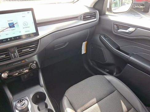 New 2025 Ford Escape SE image 11