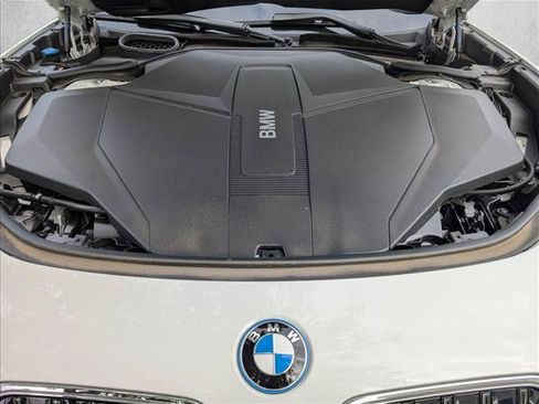 Used 2025 BMW i7 eDrive50 w/ Premium Package RWD image 20