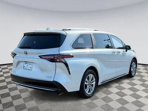 Used 2024 Toyota Sienna Limited AWD/4WD image 2