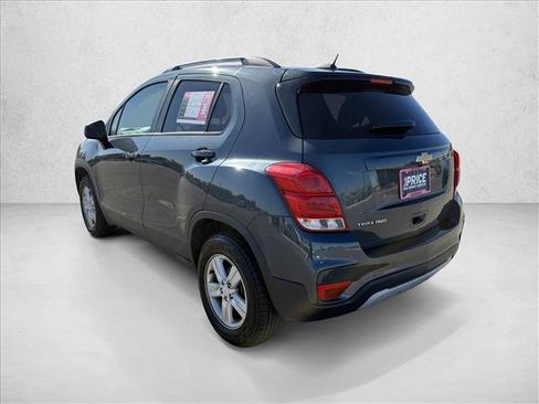 Used 2022 Chevrolet Trax LT w/ Premium Seat Package image 8