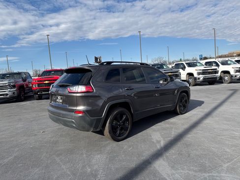 Used 2021 Jeep Cherokee Altitude image 3