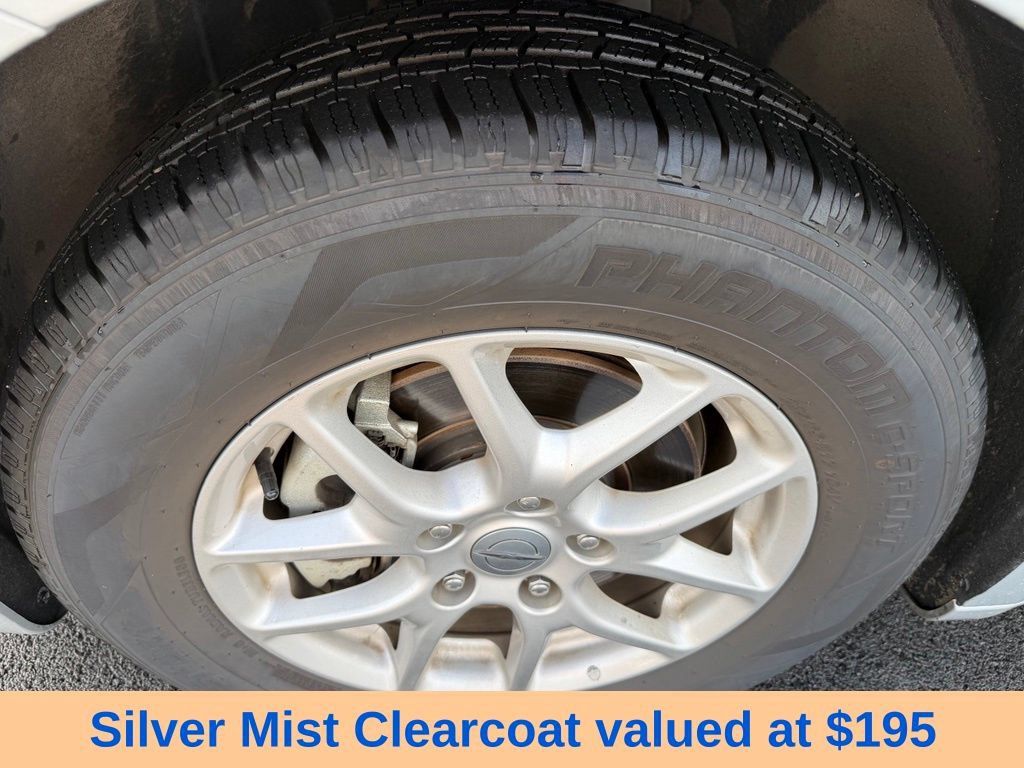 Used 2024 Chrysler Pacifica Touring-L FWD image 2