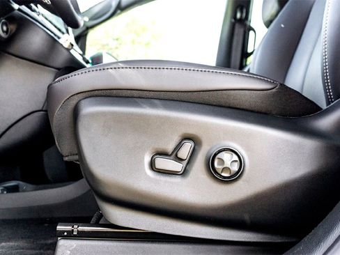 New 2026 Chrysler Pacifica Select image 8