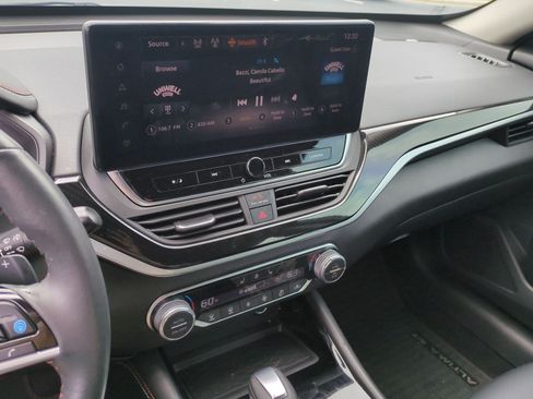Used 2023 Nissan Altima 2.0 SR FWD image 29