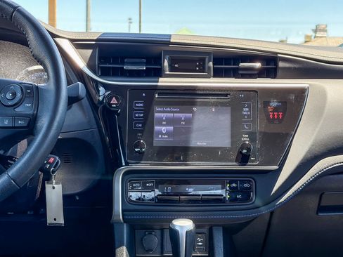 Used 2019 Toyota Corolla SE FWD image 12