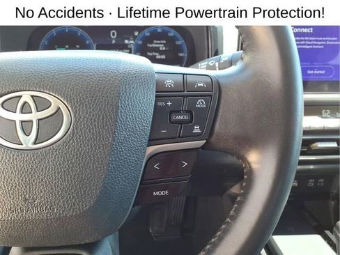 Used 2025 Toyota Camry XLE FWD image 17