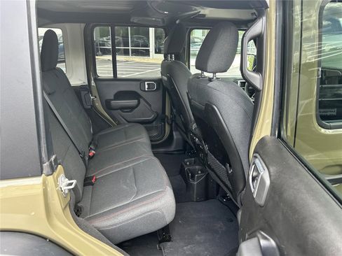 Used 2025 Jeep Wrangler Unlimited Rubicon image 13