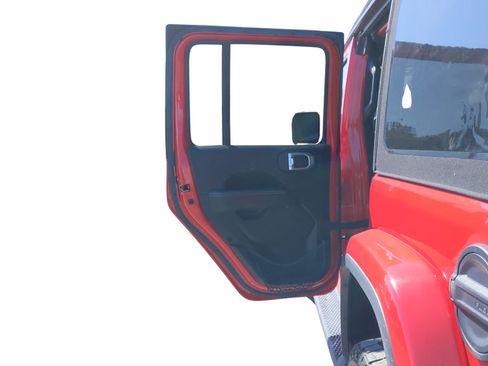 Used 2020 Jeep Wrangler Unlimited Sahara AWD/4WD image 29