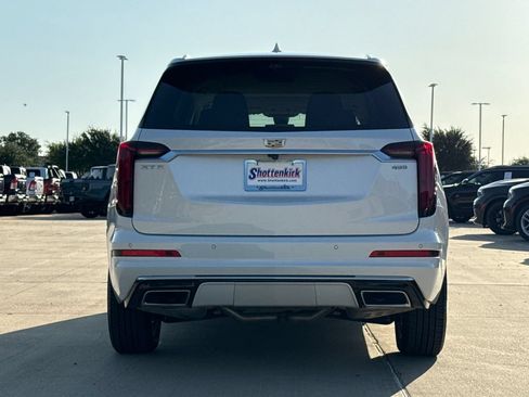 Used 2024 Cadillac XT6 Premium Luxury w/ Technology Package FWD image 7