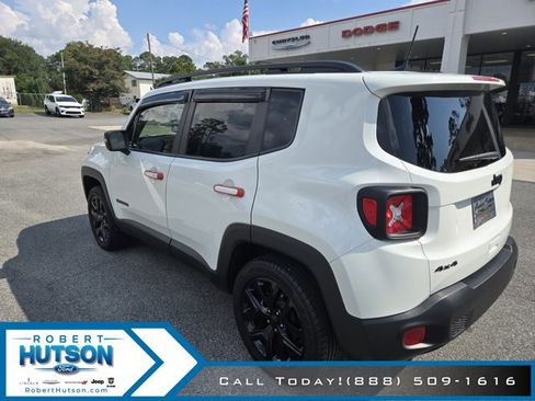 Used 2023 Jeep Renegade Altitude image 8