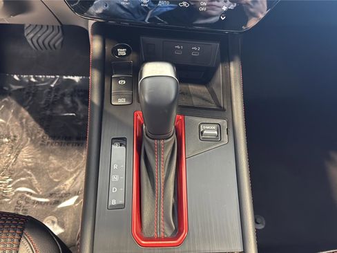 Used 2025 Nissan Kicks SR AWD/4WD image 24