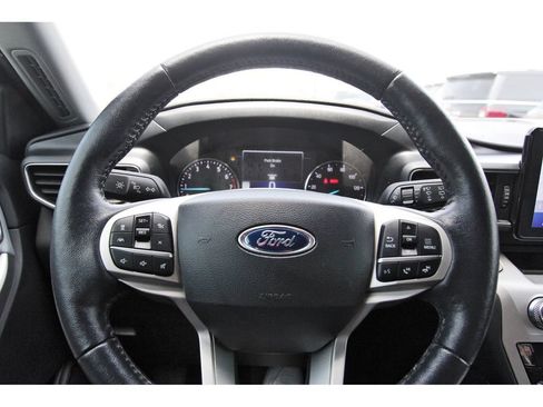 Certified 2022 Ford Explorer XLT w/ Equipment Group 202A RWD image 17